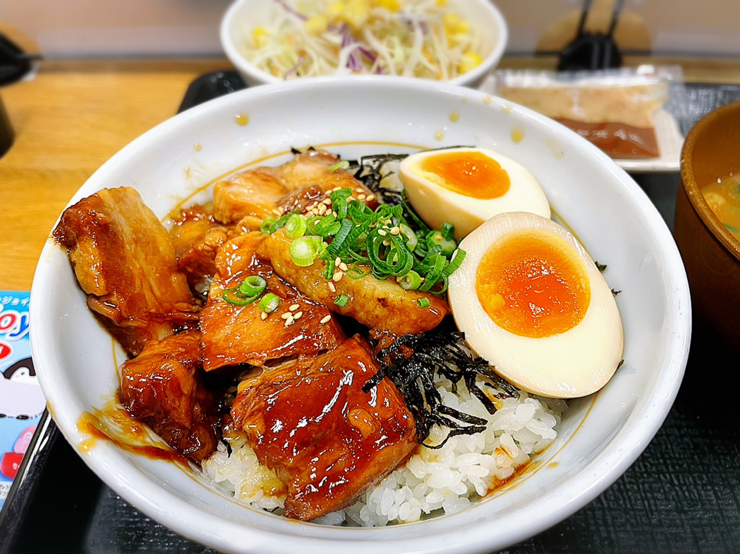 なか卯 3月18日よりなか卯で期間限定発売 豚角煮丼を食べてきた 豚角煮丼 えむおのグルメ お出かけブログ